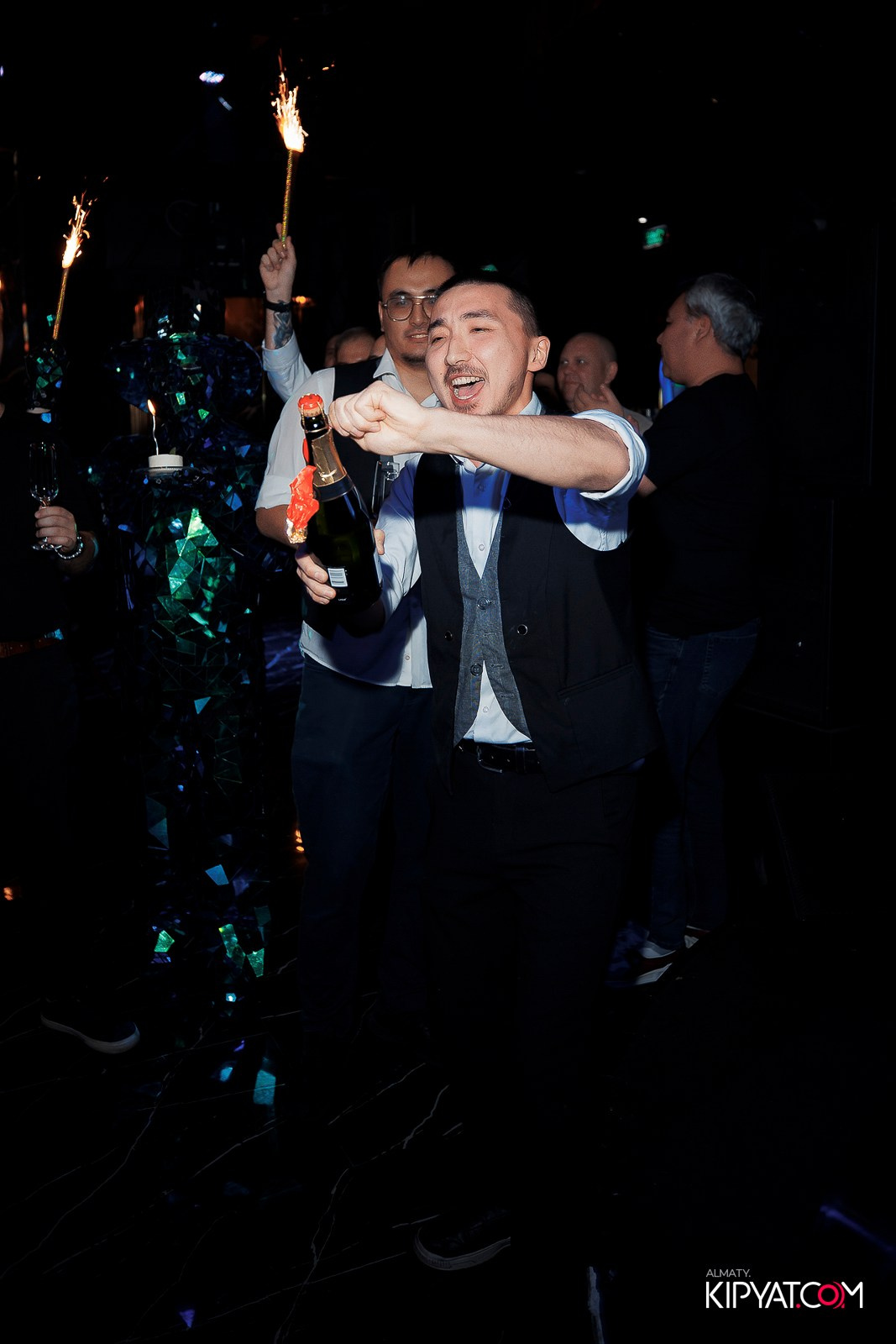 MOOD KARAOKE & TERRACE. КИПЯТКОМ АЛМАТЫ!