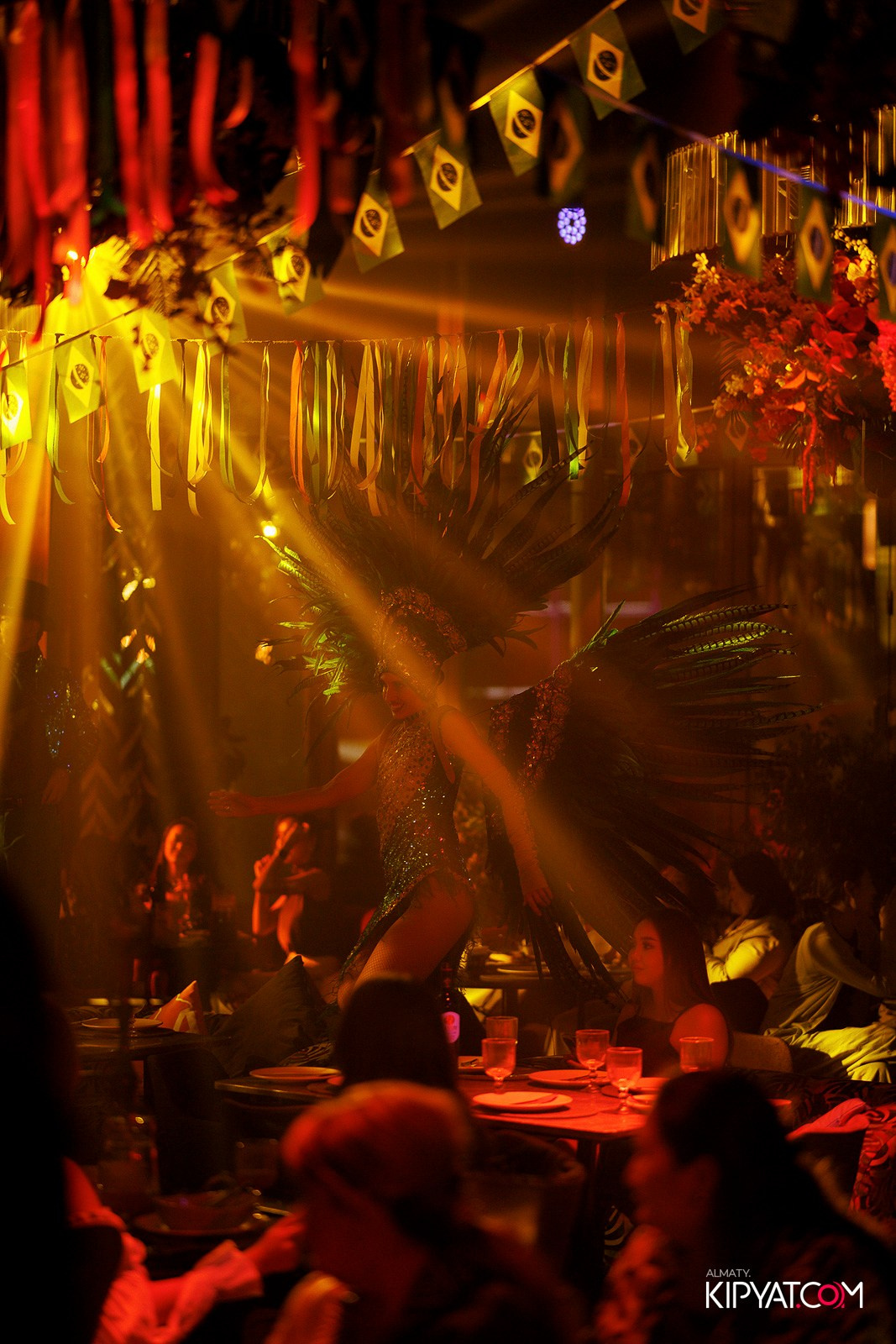 FRIENDS BAR & TERRACE. КИПЯТКОМ АЛМАТЫ! Фотосъемка мероприятий в Алматы