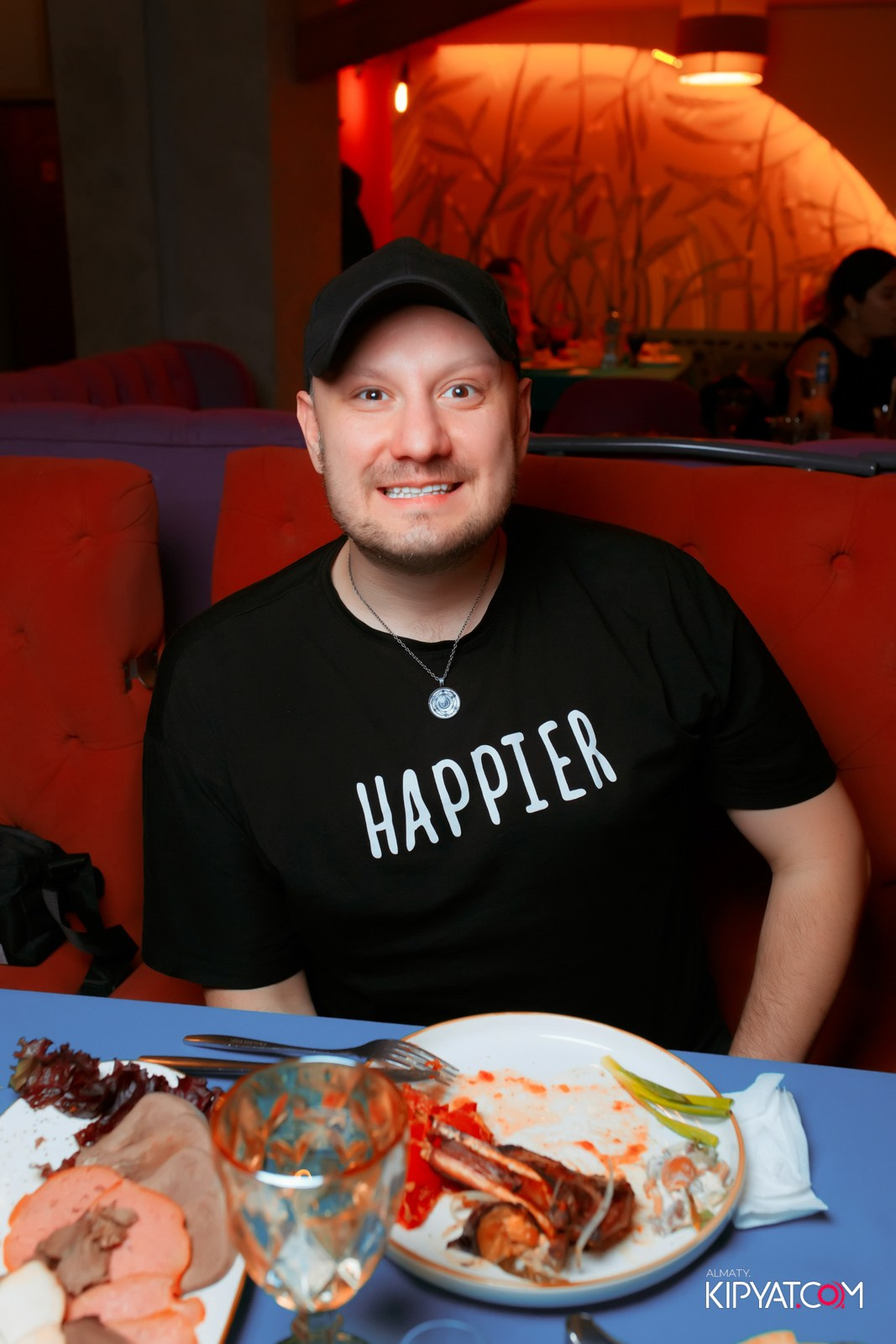 ГРУЗИНСКИЙ ДВОР НА КАБАНБАЙ БАТЫРА. КИПЯТКОМ АЛМАТЫ!