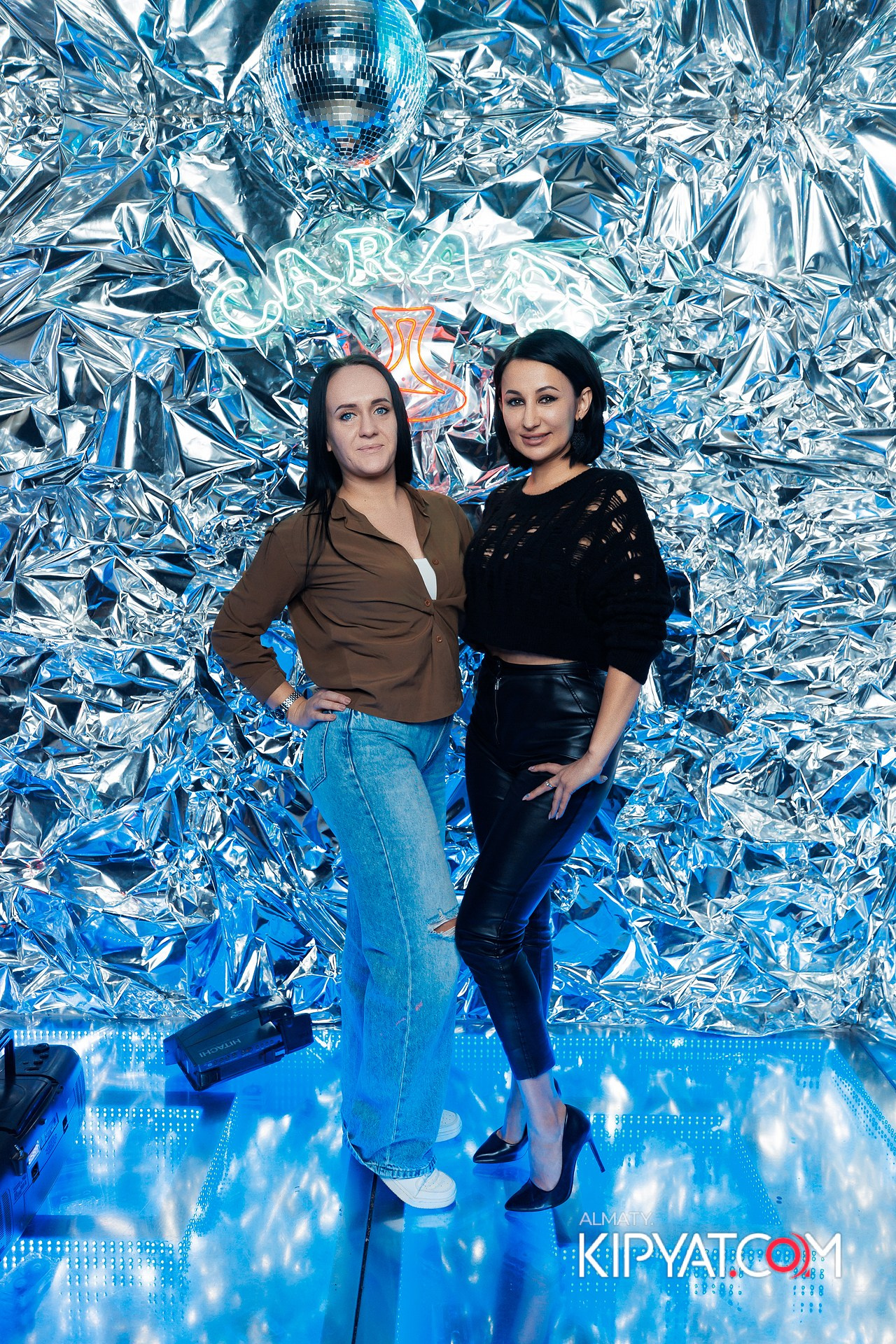 ВЕЧЕРИНКА 90Х КАФЕ CARAFE. КИПЯТКОМ АЛМАТЫ! Фотосъемка мероприятий в Алматы