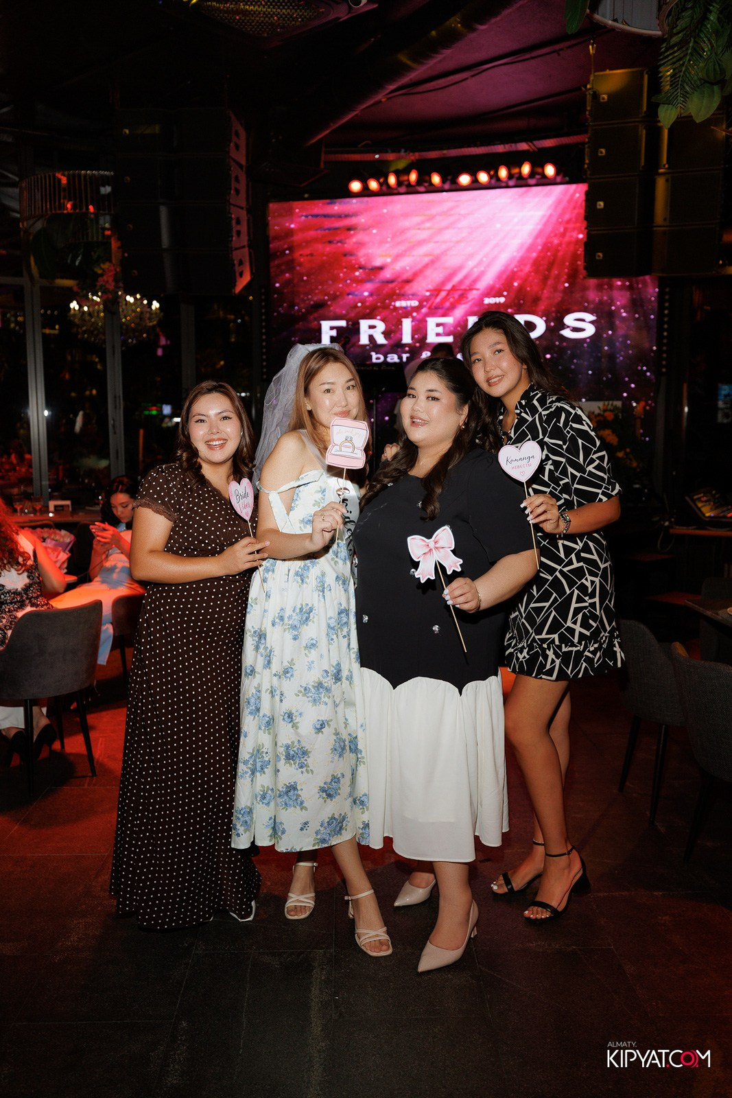 FRIENDS BAR & TERRACE. КИПЯТКОМ АЛМАТЫ! Фотосъемка мероприятий в Алматы