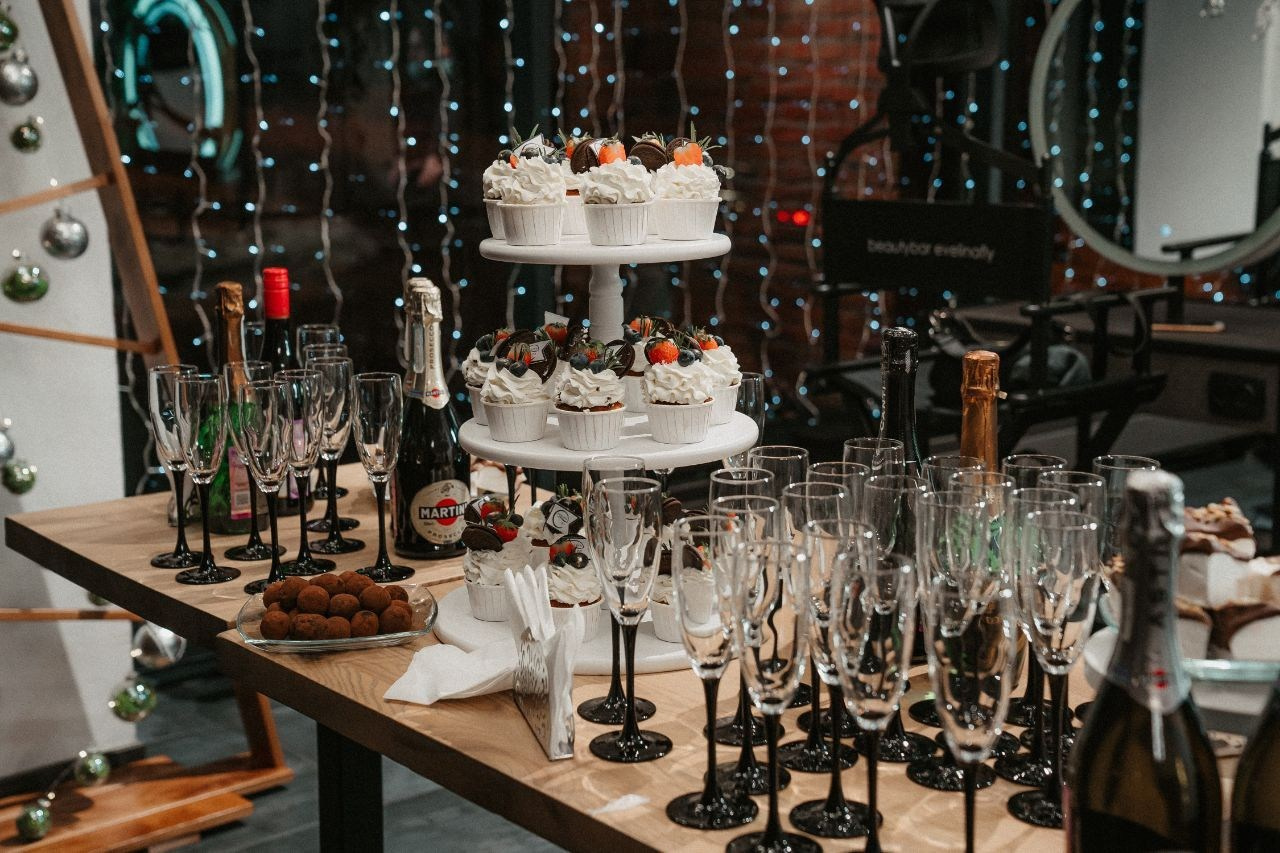 Торты и десерты. Выездной кейтеринг, съедобные букеты, торты и сладости на заказ