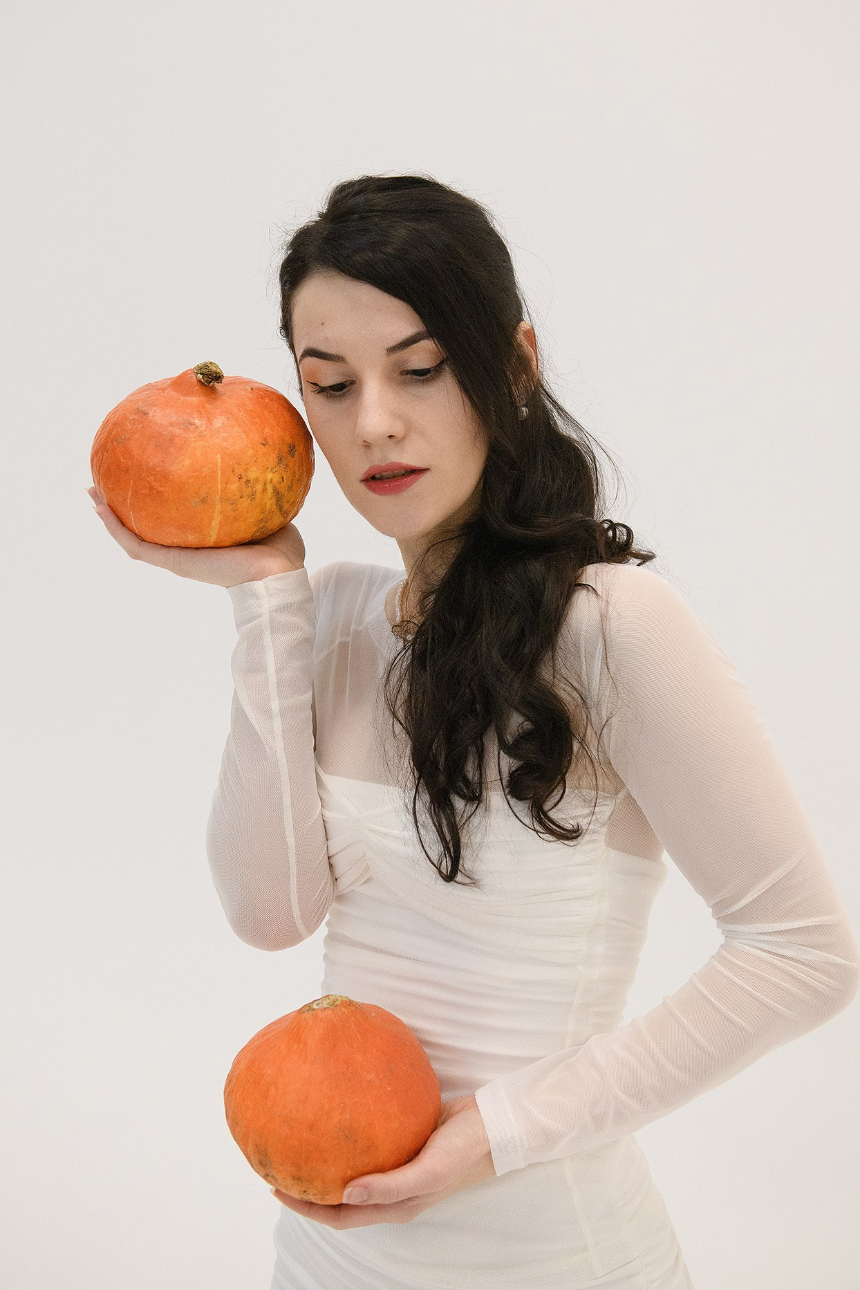 «Тыквы».Студийная импровизация. Надежда и Анастасия. Организация и проведение фотосъемок в Санкт-Петербурге. Фотограф Смирягин Илья