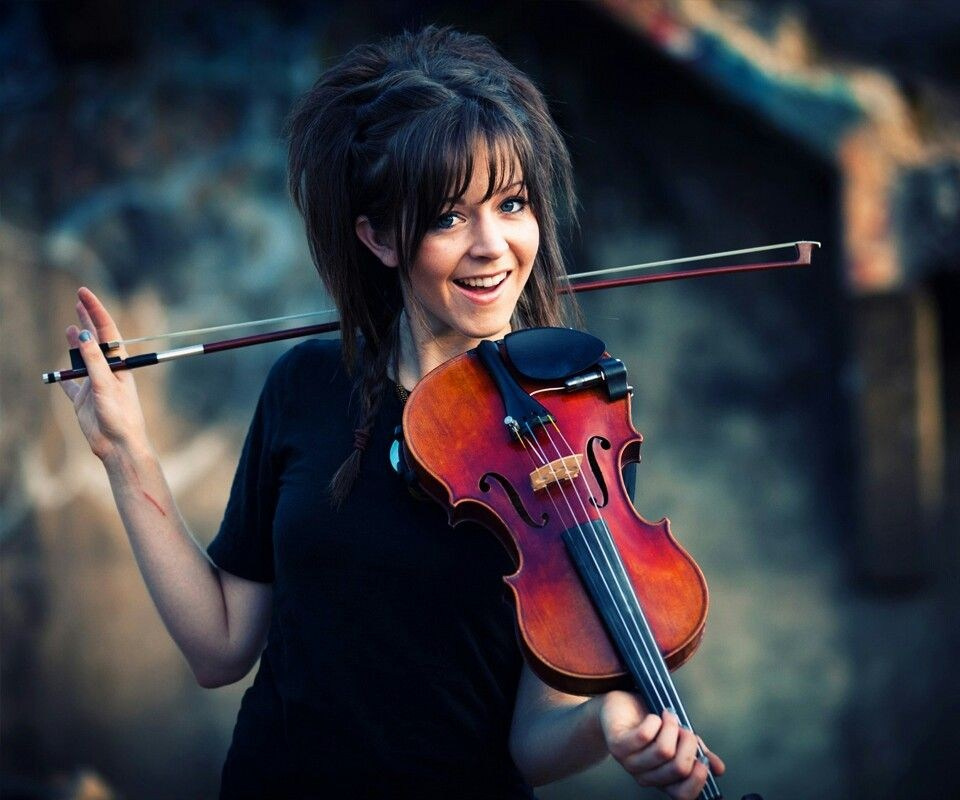 Скрипка и девушка. Фотограф в Екатеринбурге Юлия Ташлыцкая