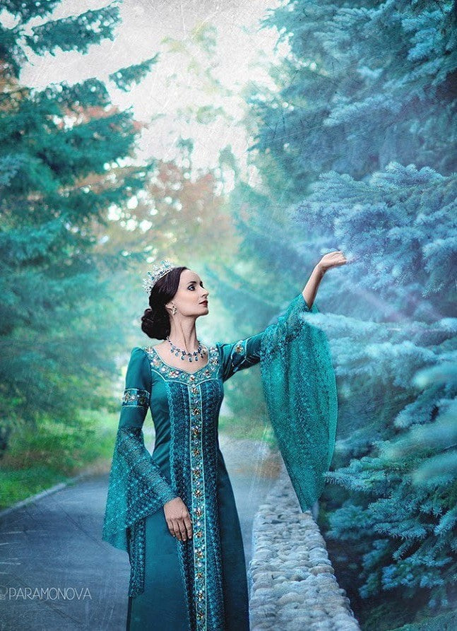 Платье хозяйка медной горы. Туры на Байкал с фотографом под ключ. Фотосессии на Ольхоне
