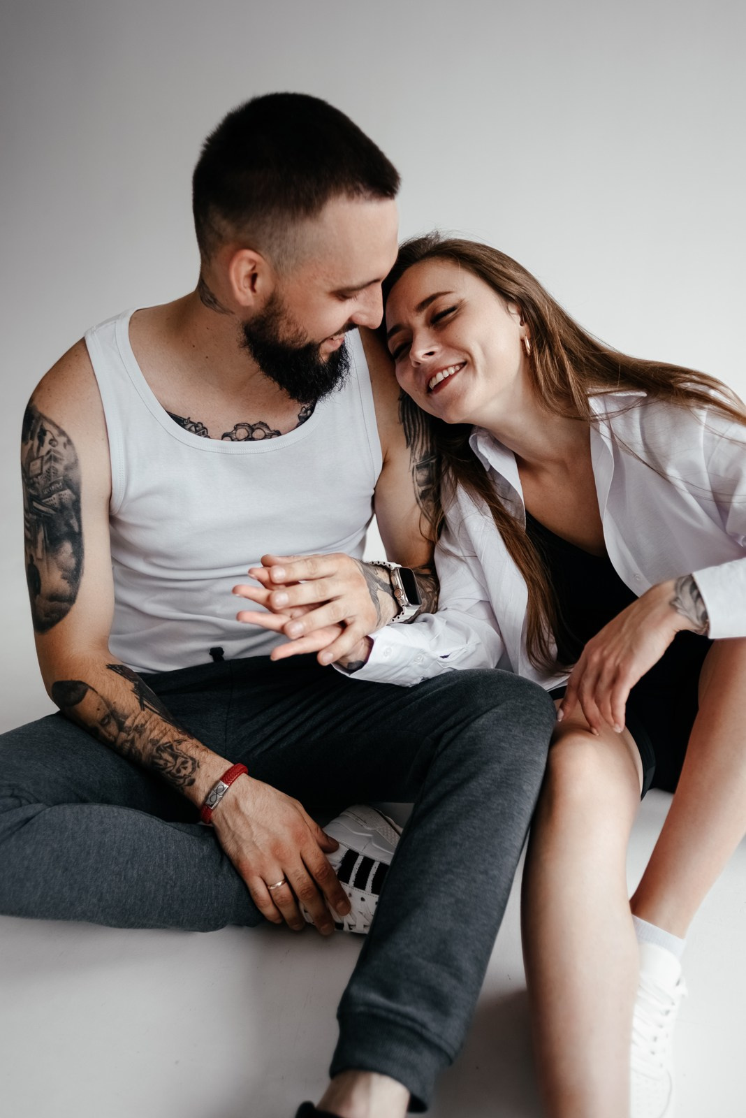 Эстетичный портрет пары, фокус на характере и взгляде