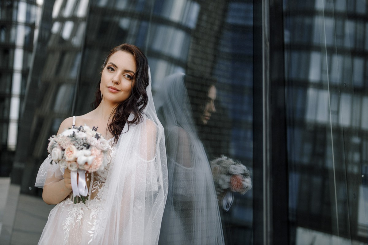 Свадебная фотосессия на Невском. Свадебный фотограф СПБ