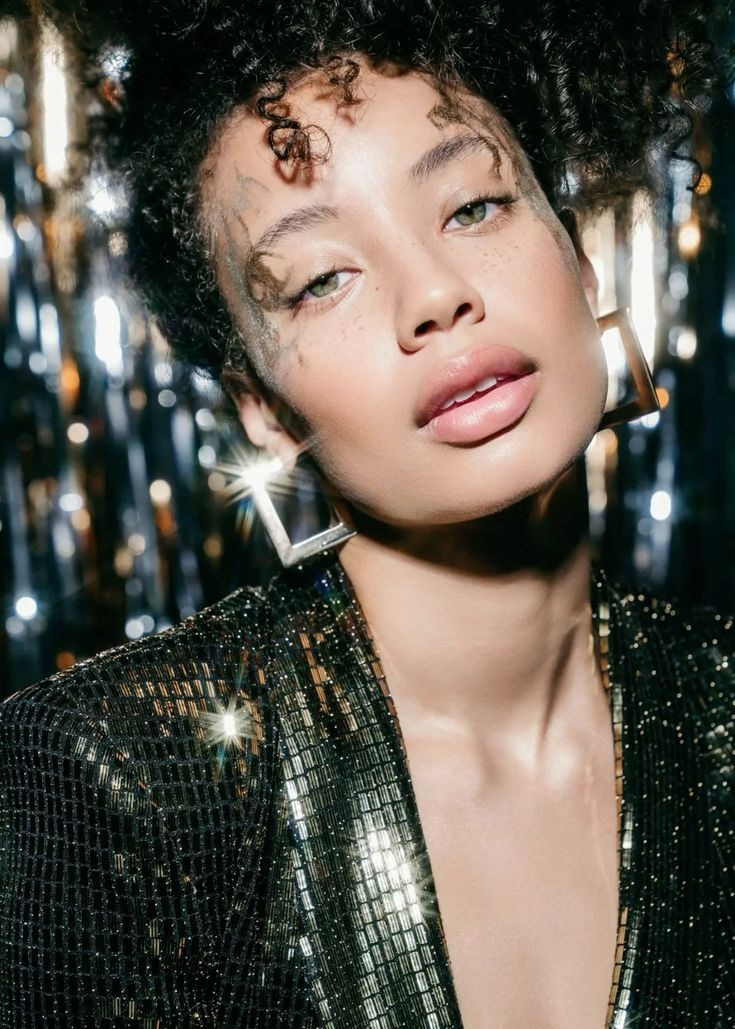 Тренды новогодних съемок 2025. Фотограф в Екатеринбурге Артём Зайнетдинов