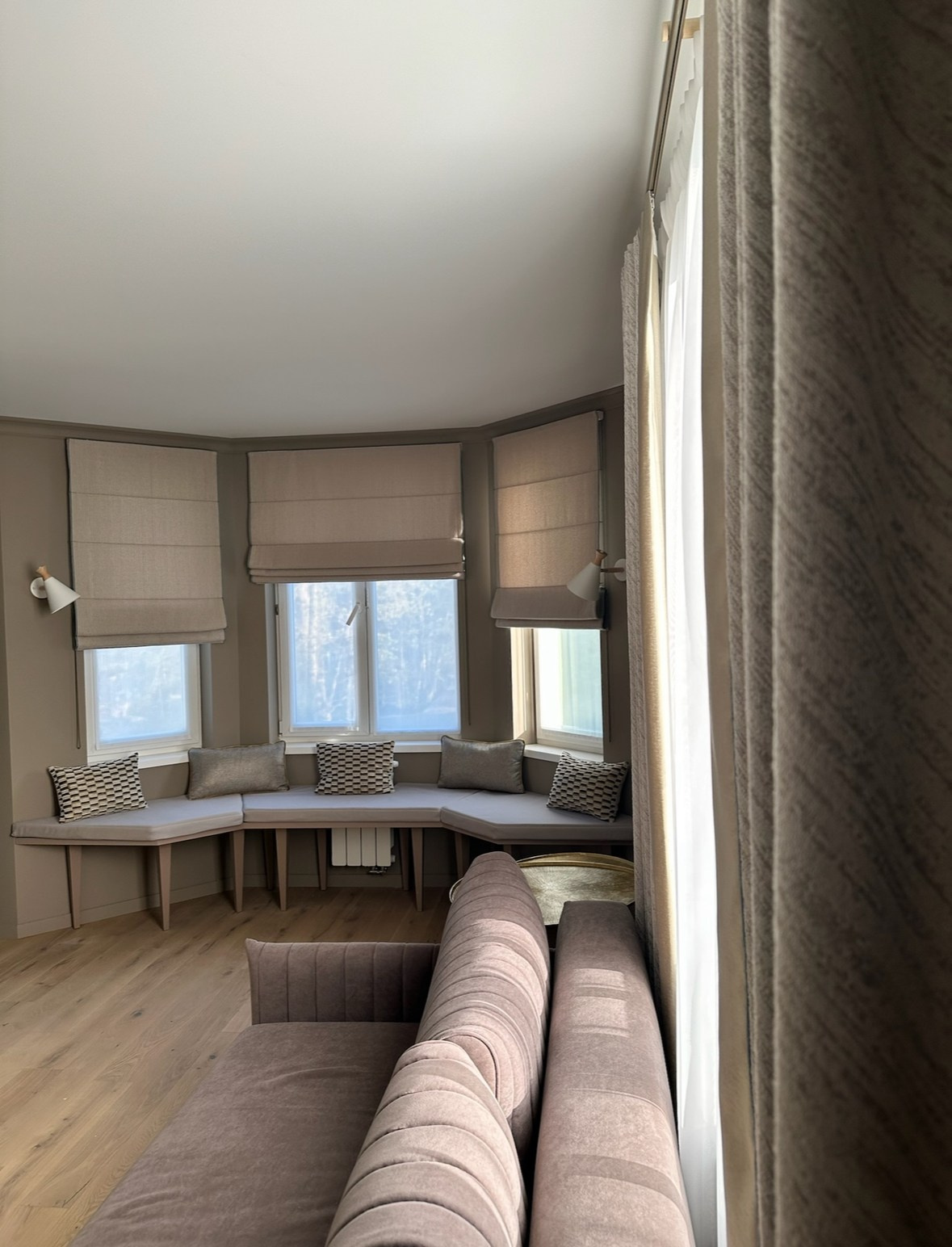 Квартира в Зеленогорске. Шторы на заказ в СПб. Выезд дизайнера, карнизы, жалюзи и рулонные шторы