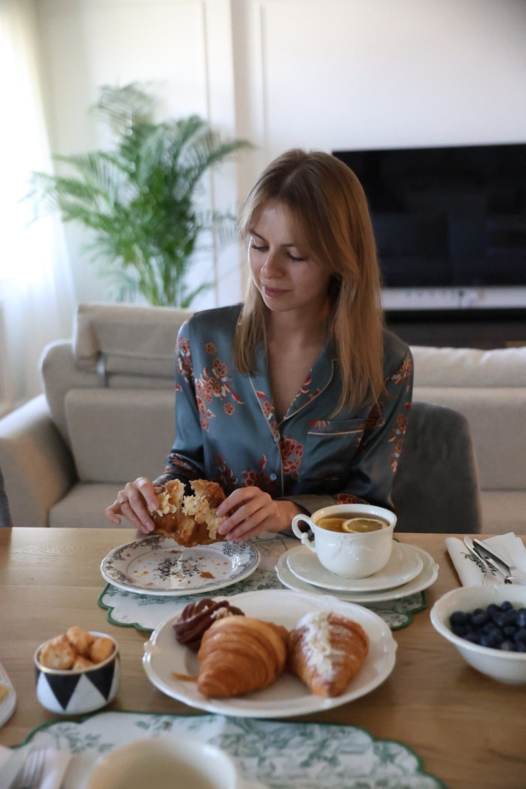 Ира и круассаны. Ваш семейный newborn и lifestyle фотограф в СПБ Наталья Журавлева