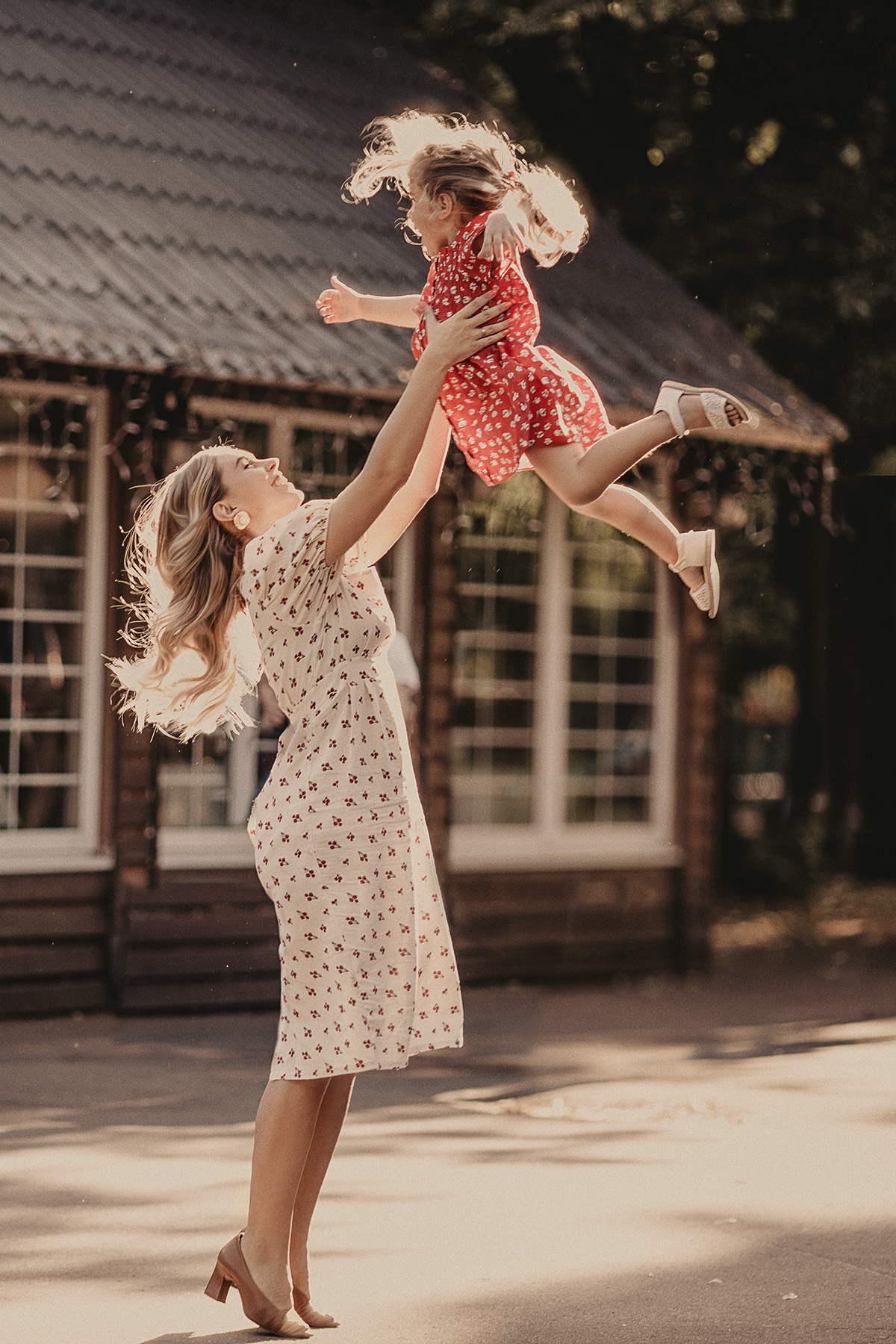 Аня и Василина, прогулка в Сокольниках. Семейный фотограф в Москве Марина Петра