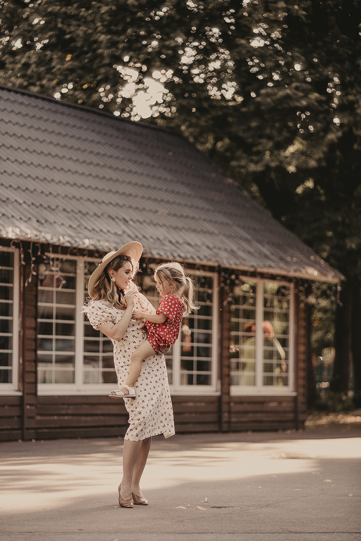 Аня и Василина, прогулка в Сокольниках. Семейный фотограф в Москве Марина Петра