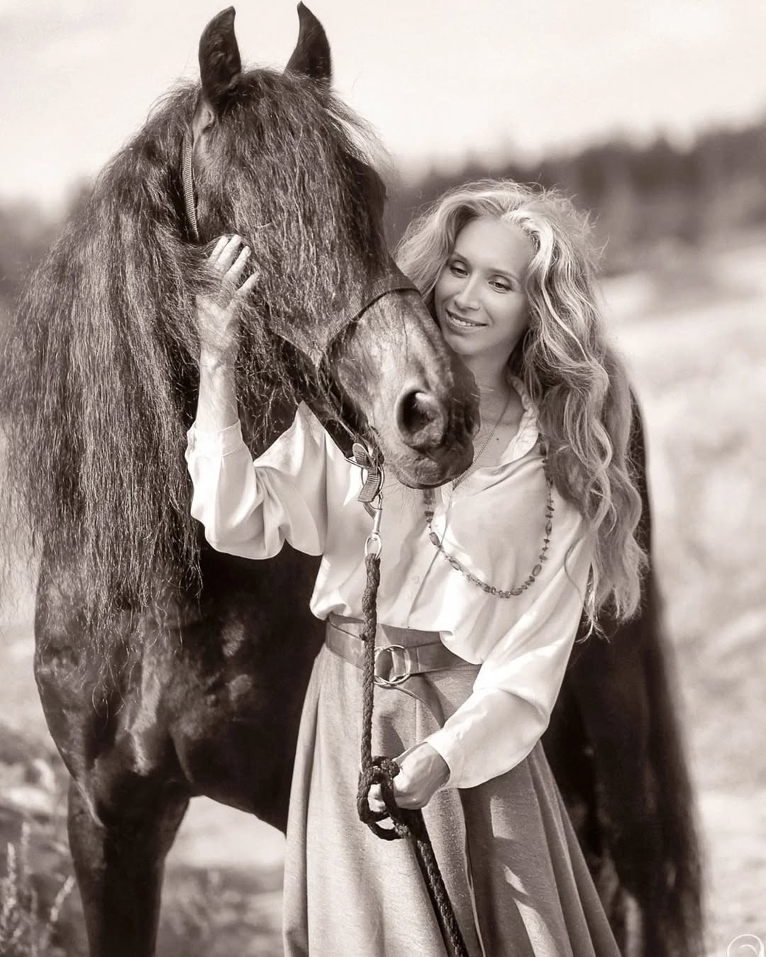 Портрет девушки с ее лошадью