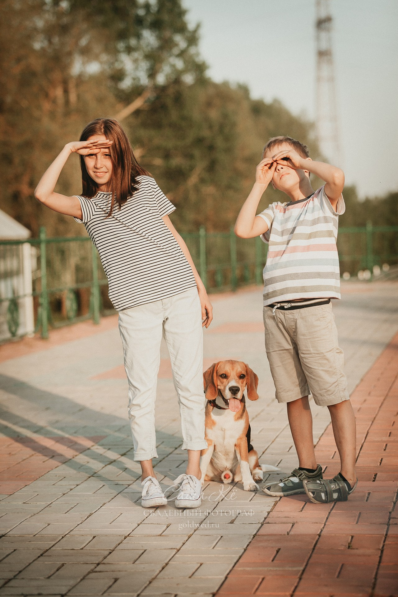 Фотограф Саша Кё - семейная фотосессия с прогулкой, поцелуями и романтикой в парке