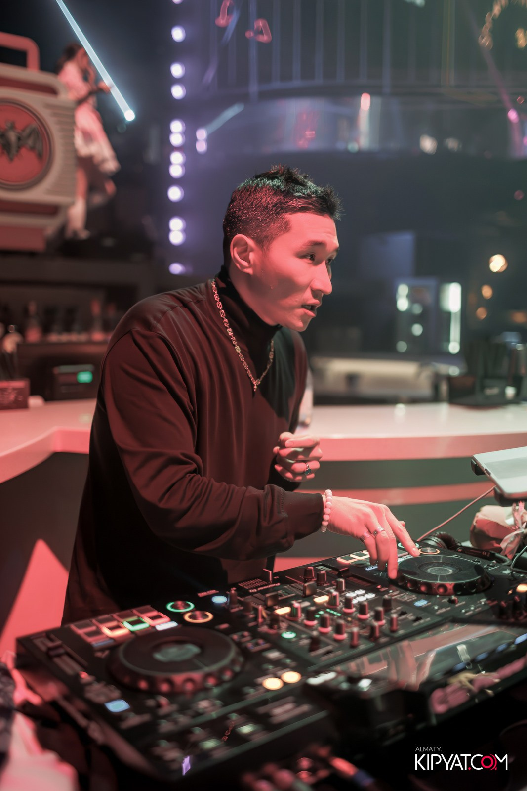 SANTA RAVE В НОЧНОМ КЛУБЕ SANTA BARBARA. КИПЯТКОМ АЛМАТЫ!