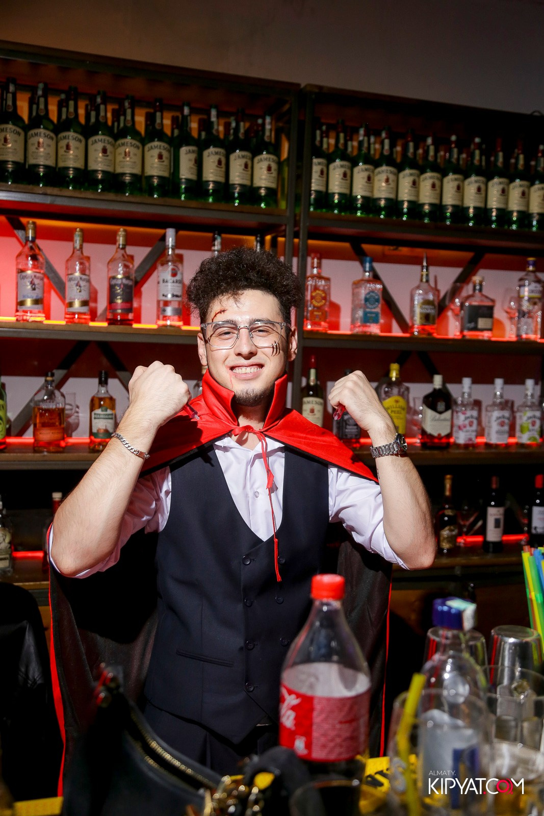 ARAGOSTA ДИСКО-БАР. КИПЯТКОМ АЛМАТЫ!