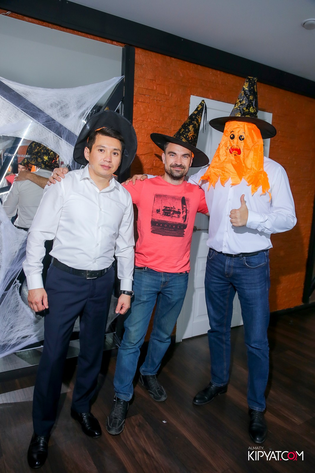 УХО И МЕДВЕДЬ НА САИНА. КИПЯТКОМ АЛМАТЫ!