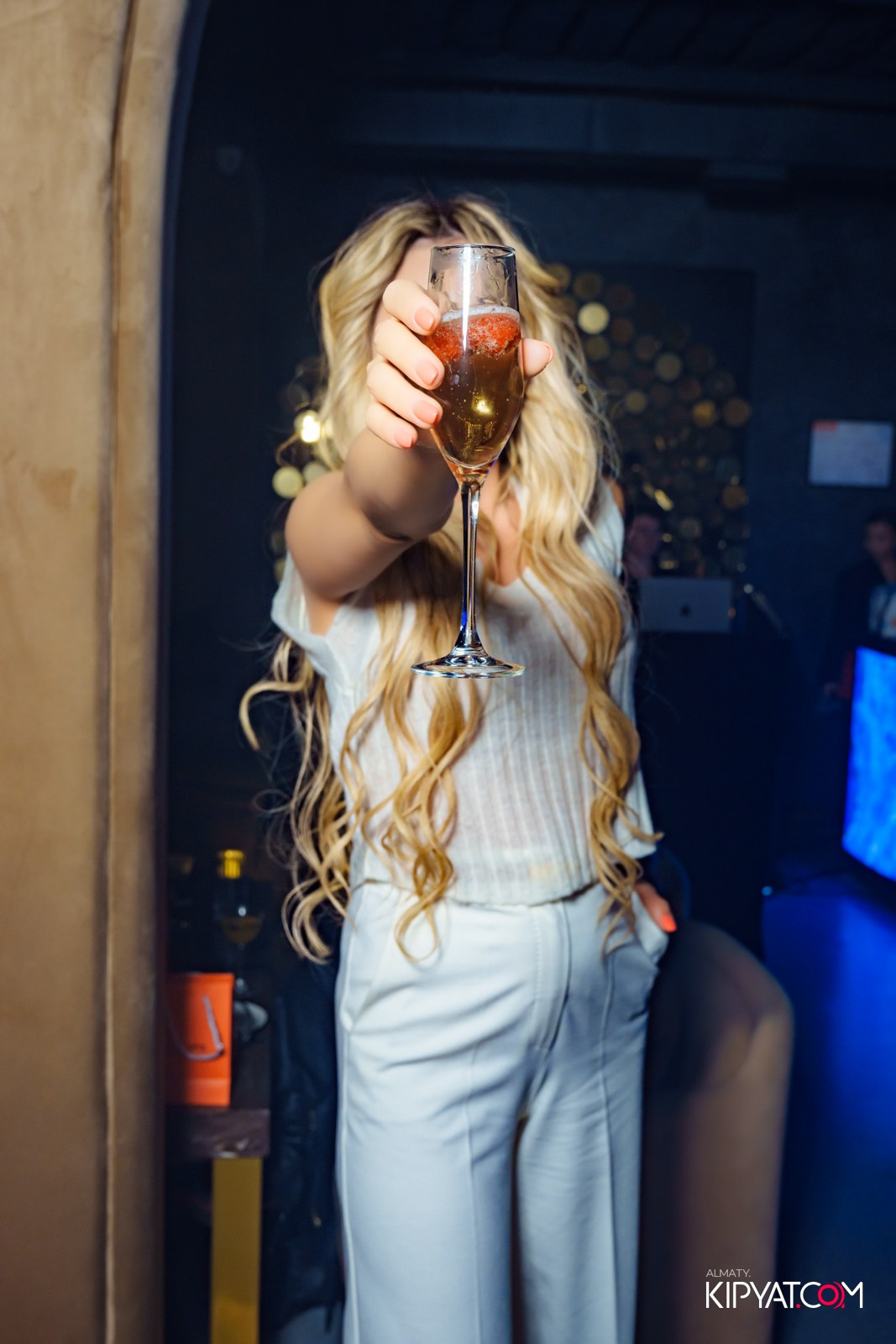 LAUREATE KARAOKE HALL. КИПЯТКОМ АЛМАТЫ!