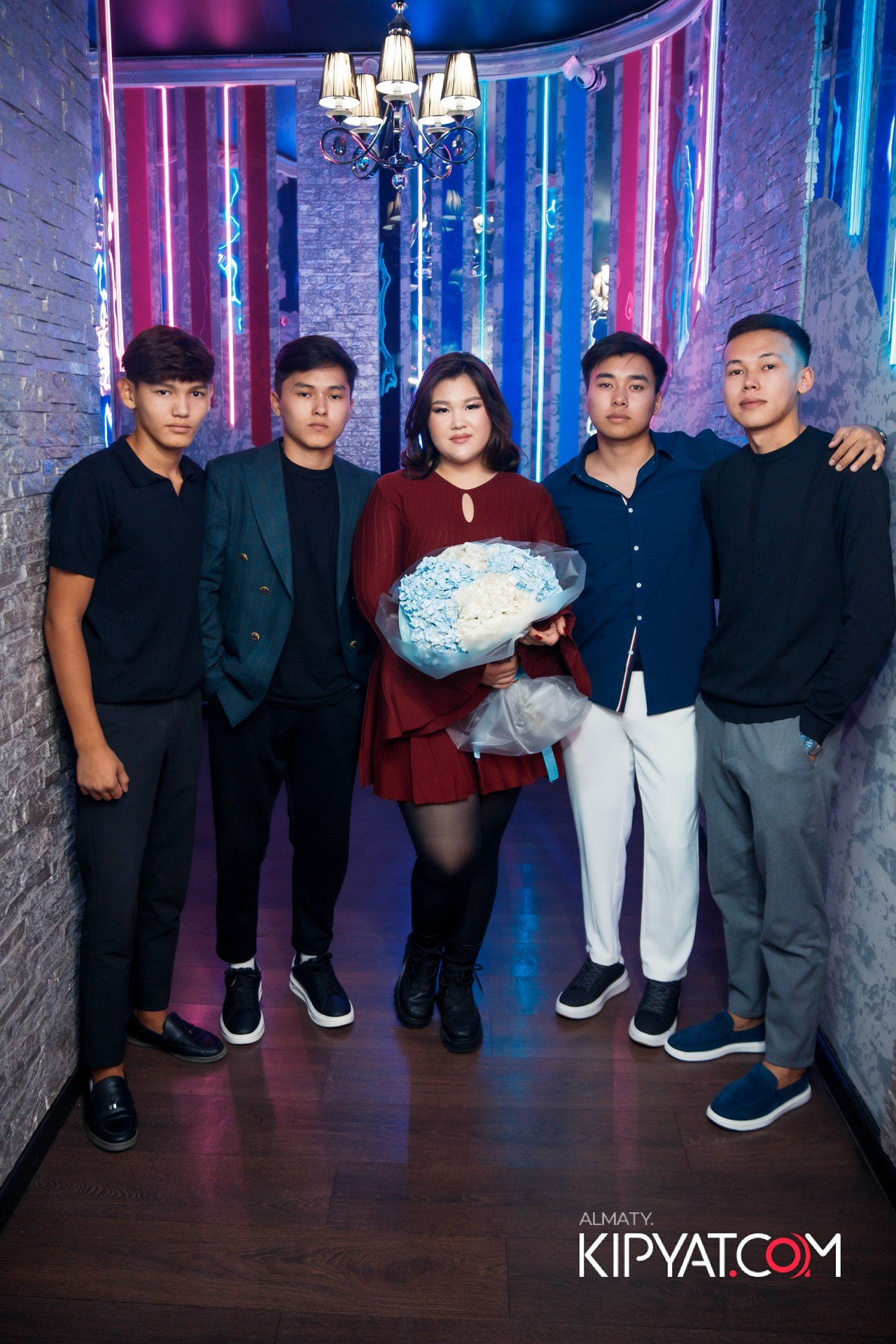 Ухо и Медведь на Гагарина. КИПЯТКОМ АЛМАТЫ!