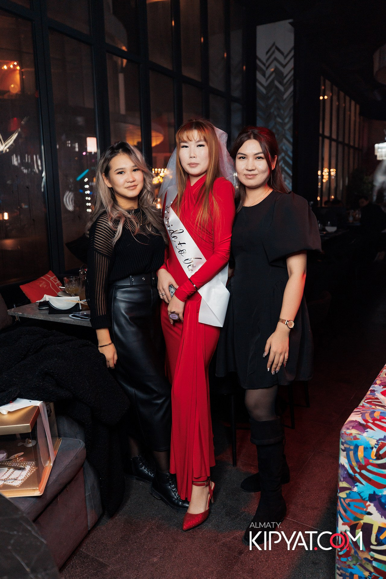 FRIENDS BAR & TERRACE. КИПЯТКОМ АЛМАТЫ!