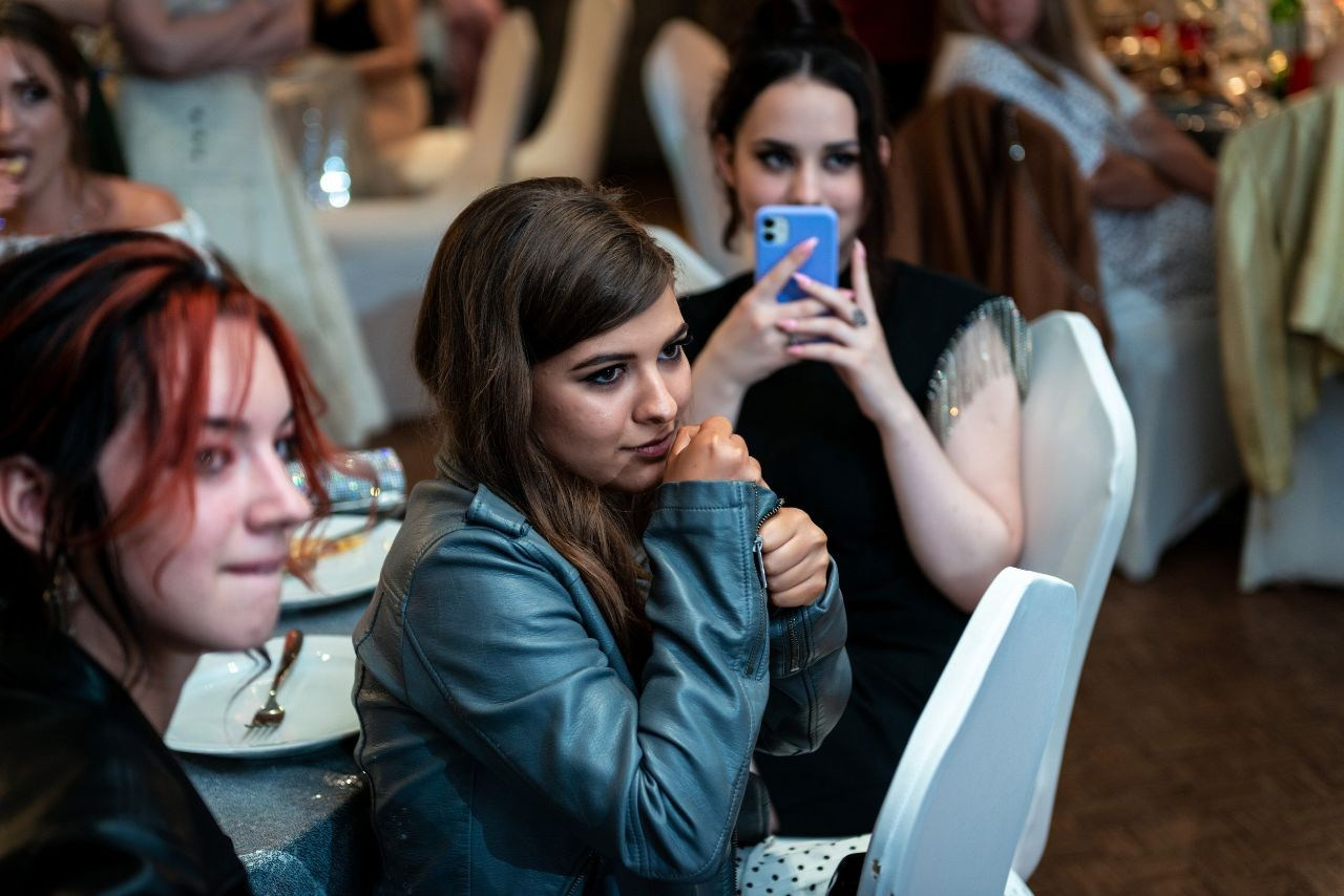 Ведущий + диджей + флейринг-шоу на выпускной вечер и другие праздники для молодёжи и подростков