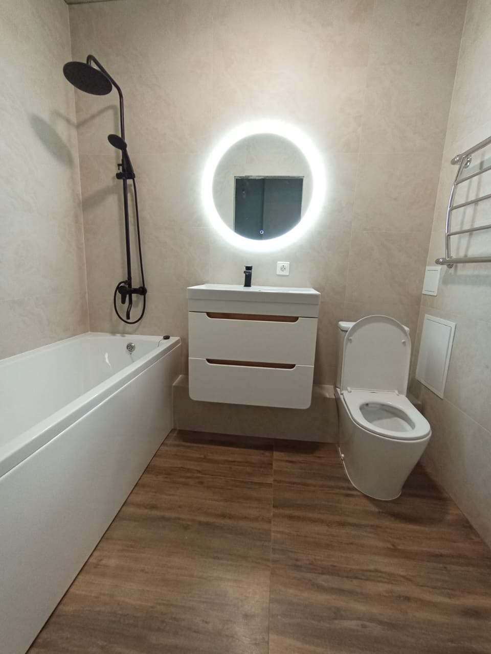 Ванная комната (ЖК Дом у озера, с. Осиново ул. Спортивная д. 5). Ремонт санузла, туалета, ванной под ключ в Казани. Укладка плитки