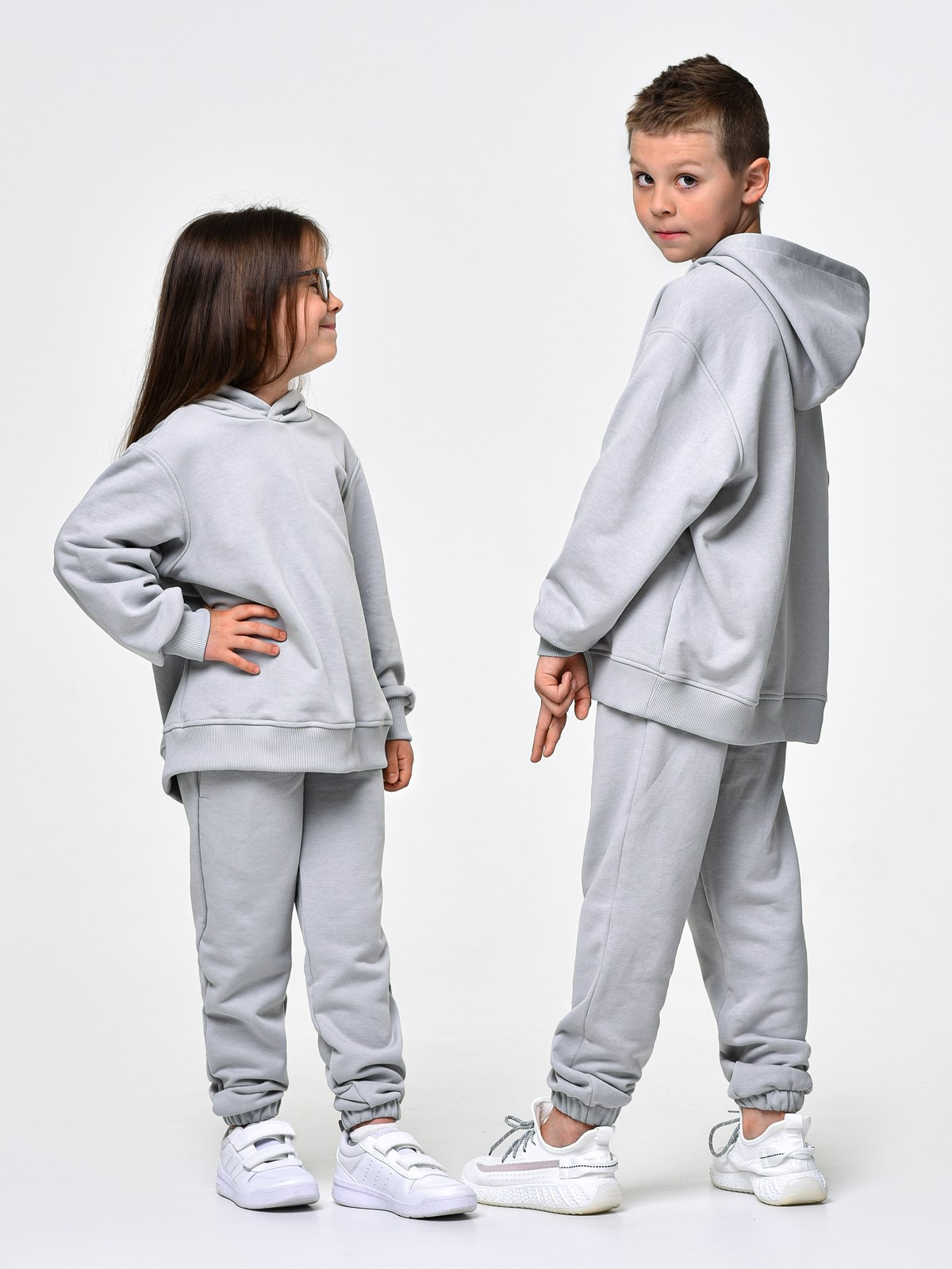 Каталожные фотосессии одежды. Компания и фотошкола по созданию контента в Москве