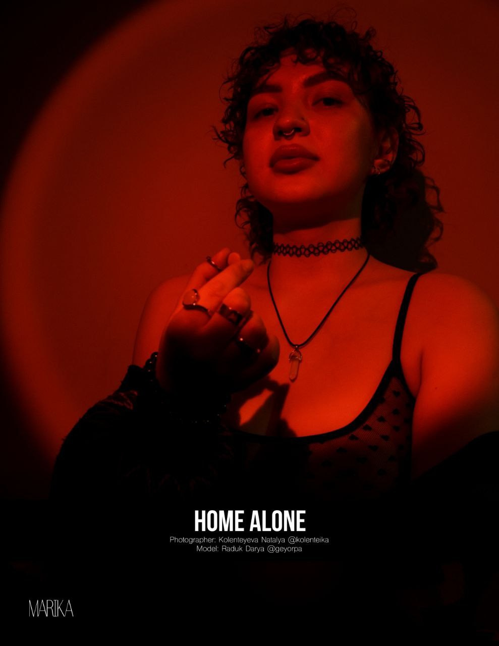 фотограф, фотосессия, Хабаровск, домашняя фотосессия, фотосессия дома, съемка, модель, marika magazine, журнал, публикация, девушка в темноте, девушка курит, красивый свет, будуарная фотосессия, ню, женский фотограф, женская фотосессия