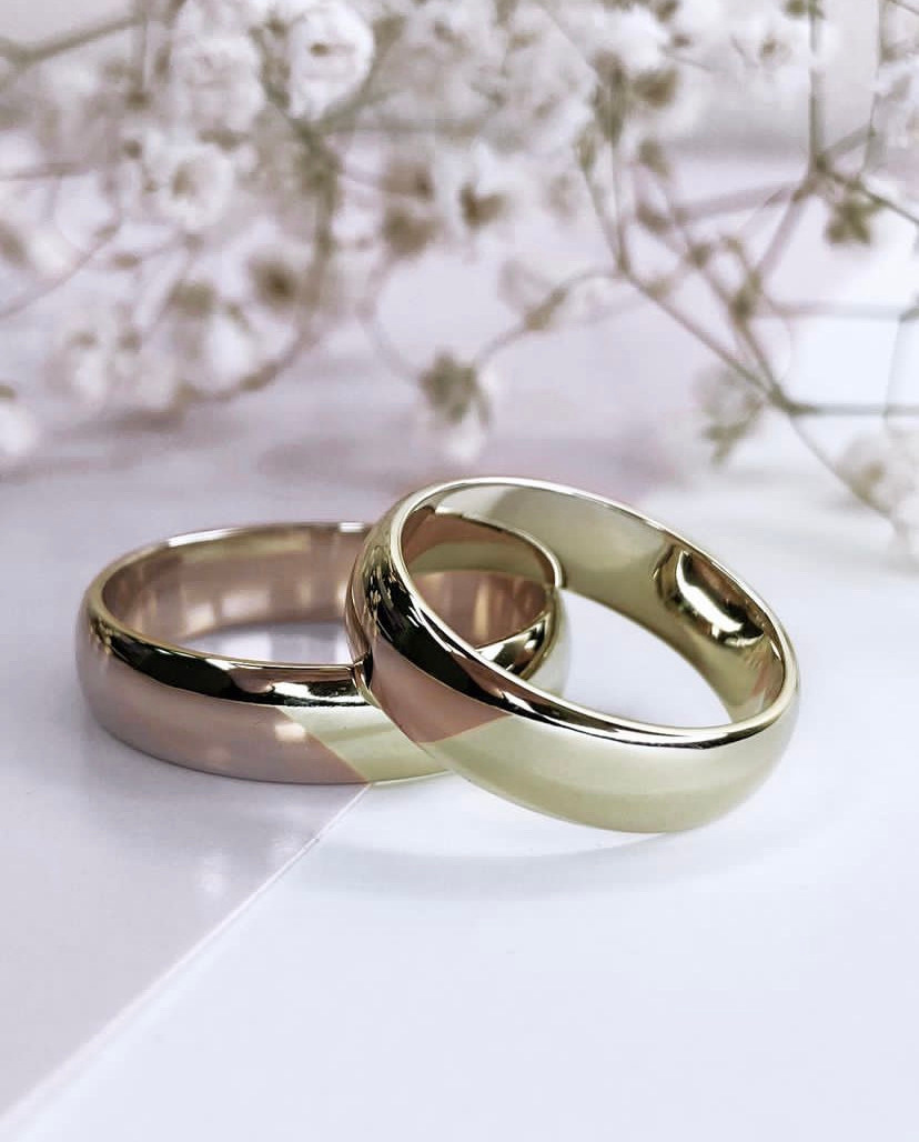 Обручальные кольца классические широкие.