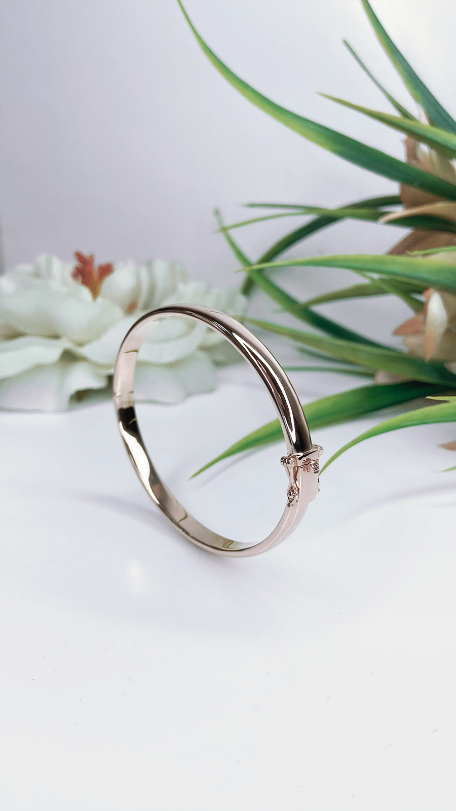 Браслет из красного золота с замком коробка полукруг.