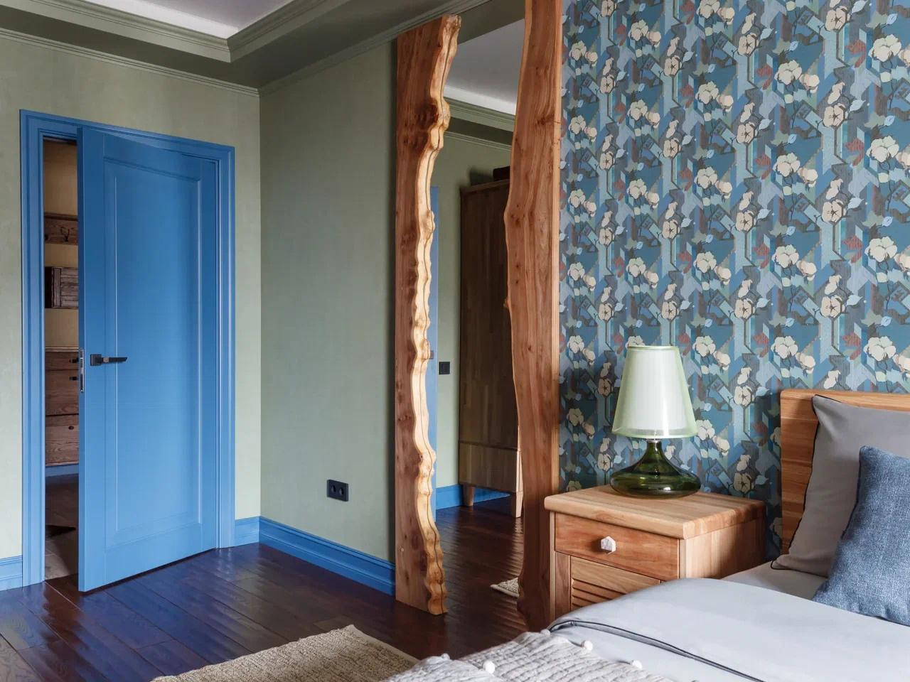 Окуловская. «Roots» полный цикл производства мебели и интерьерных решений