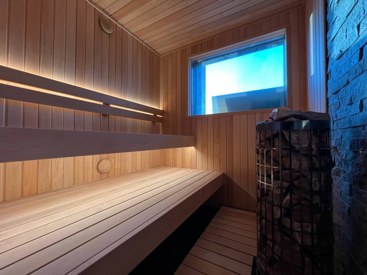 Классическая финская сауна в Заозерном. Семейный варинт, на 100% выполненный из ольхи. SaunaTopMasters