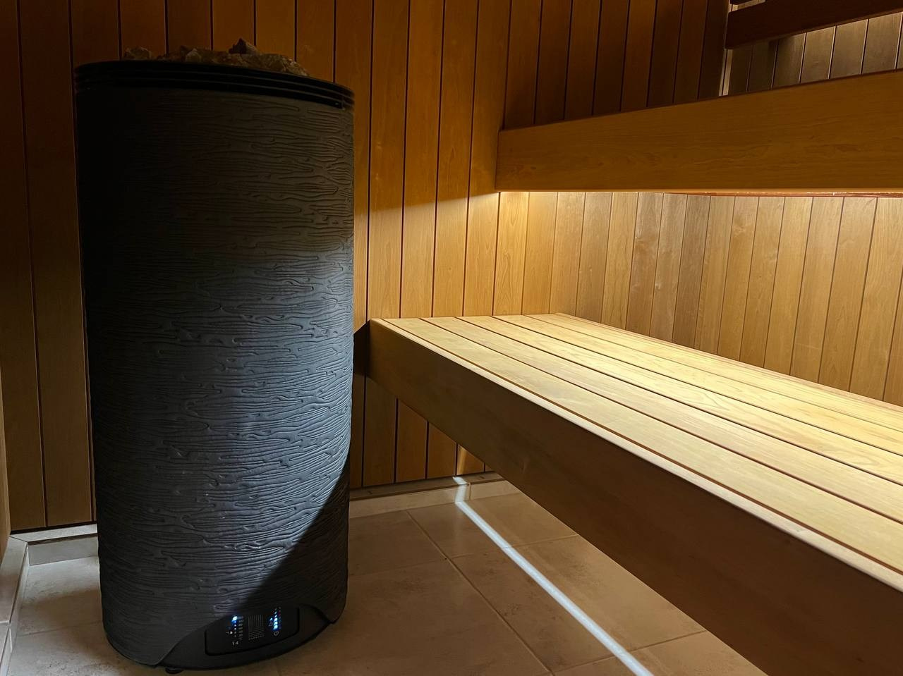 Новинка- Sangens в керамической облицовке со встроенным управлением, вокруг которой создана сауна из термоосины в Охтинском Парке. SaunaTopMasters