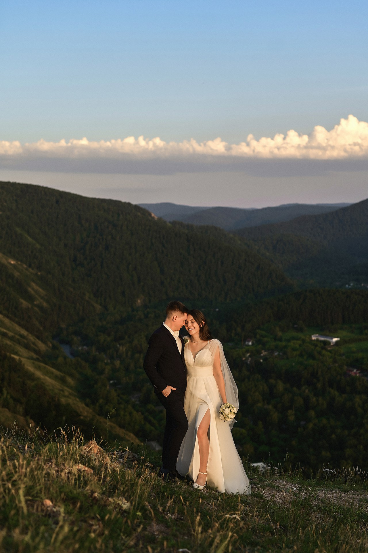 Свадьба в теплый июнь в Красноярске. 📸 Свадебный и семейный фотограф в Красноярске Тихомиров Евгений | 17 лет опыта | 800+ свадеб