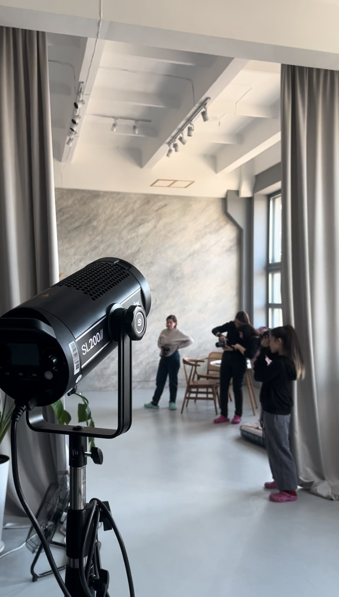 Фото бэкстейдж съёмок и занятий — как проходят наши уроки в Фотошколе Lectory 4.06. Фотошкола Екатеринбург Lectory 4.06