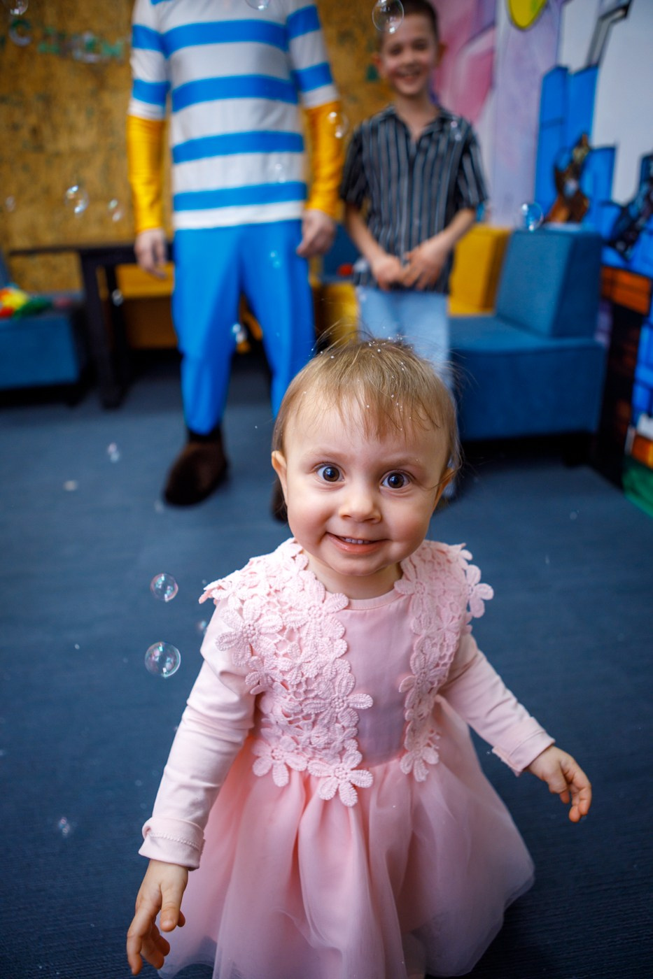 Софья 1 годик. Детская комната «Локо мотив» Волжский. Фотографы в городе Волгограде — Людмила Агеева и Алексей Околелов