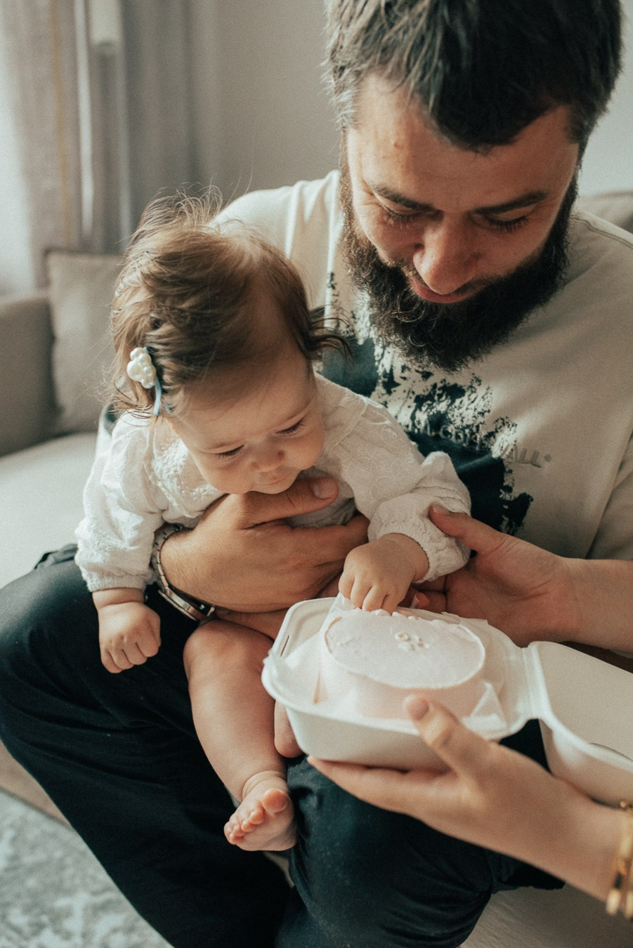 Саша, Катя, Мирослава и бабушка | дома