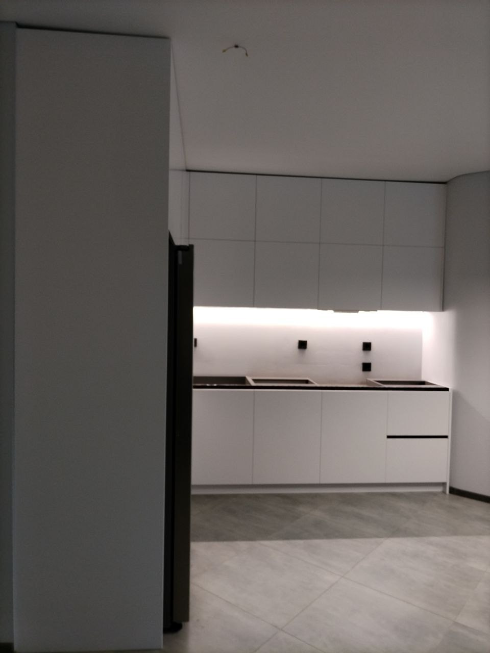 Фото с монтажа |Мебель на заказа: кухни, шкафы и т.д. в Томске. ГУДРУМ — Мебель на заказ в Томске | Кухни | Шкафы | Стулья и Столы