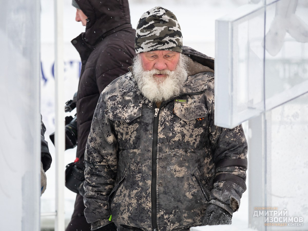 Замер льда на месте Крещенских купаний (репортаж)