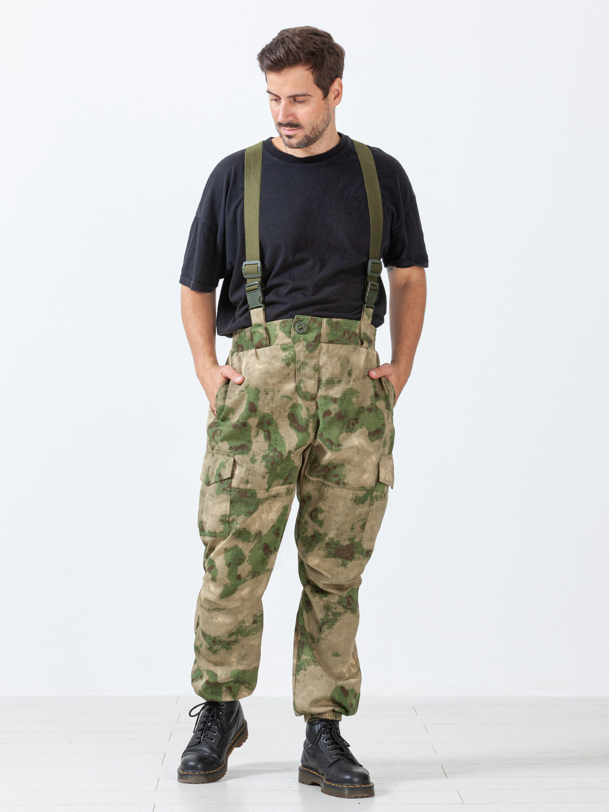 Мужская фотосъемка комбинизонов для Валдберриз. Сборные фотосъёмки в Москве. фотосессии одежды.фотограф