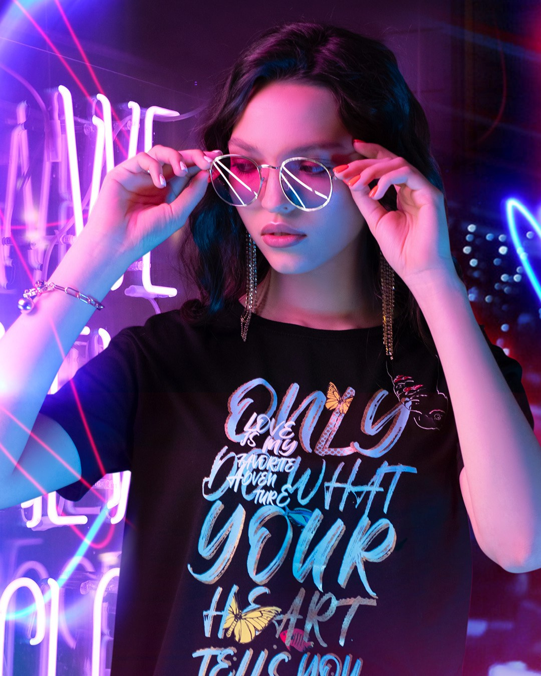 Имиджевая фэшн съемка одежды: кампейн, лукбук, эдиториал, Новосибирск. Съемка фото и видео для маркетплейсов Вайлдберриз, Озон в Новосибирске