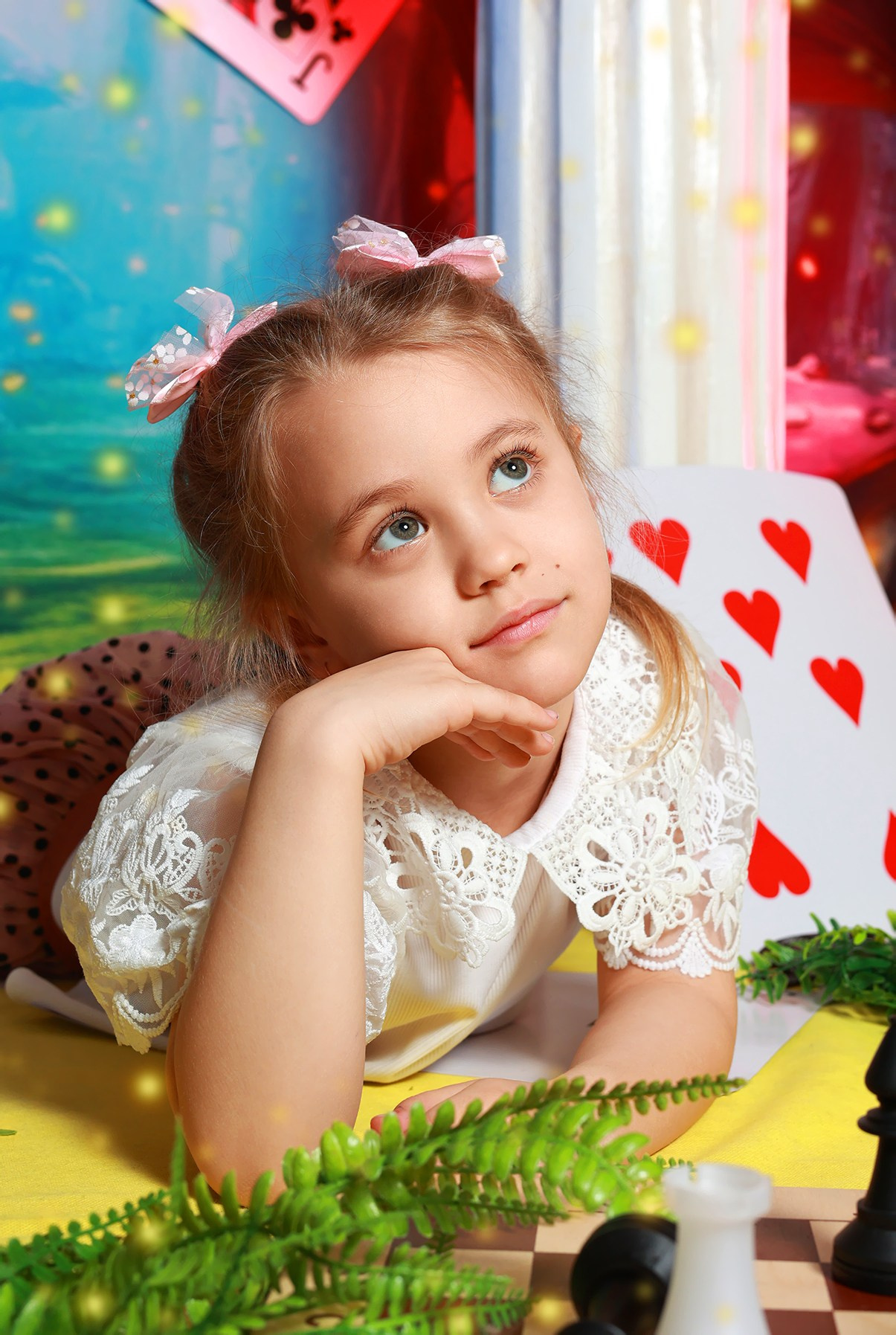 Алиса в стране чудес. Выпускные альбомы в Иваново в детский сад и школу. Александр и Светлана Янкины