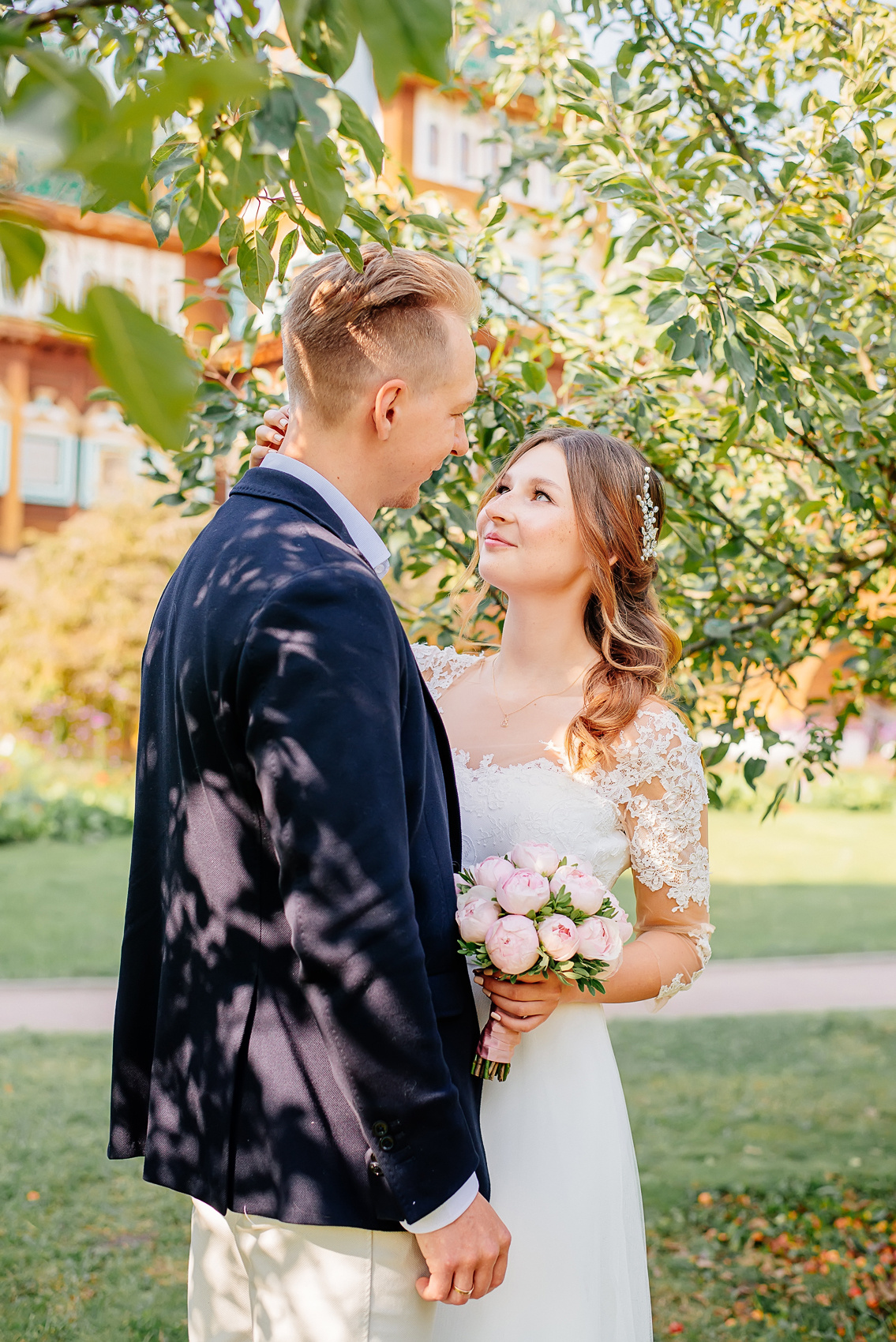 Свадебная фотосессия в Коломенском. Семейный и свадебный фотограф Семенова Инна