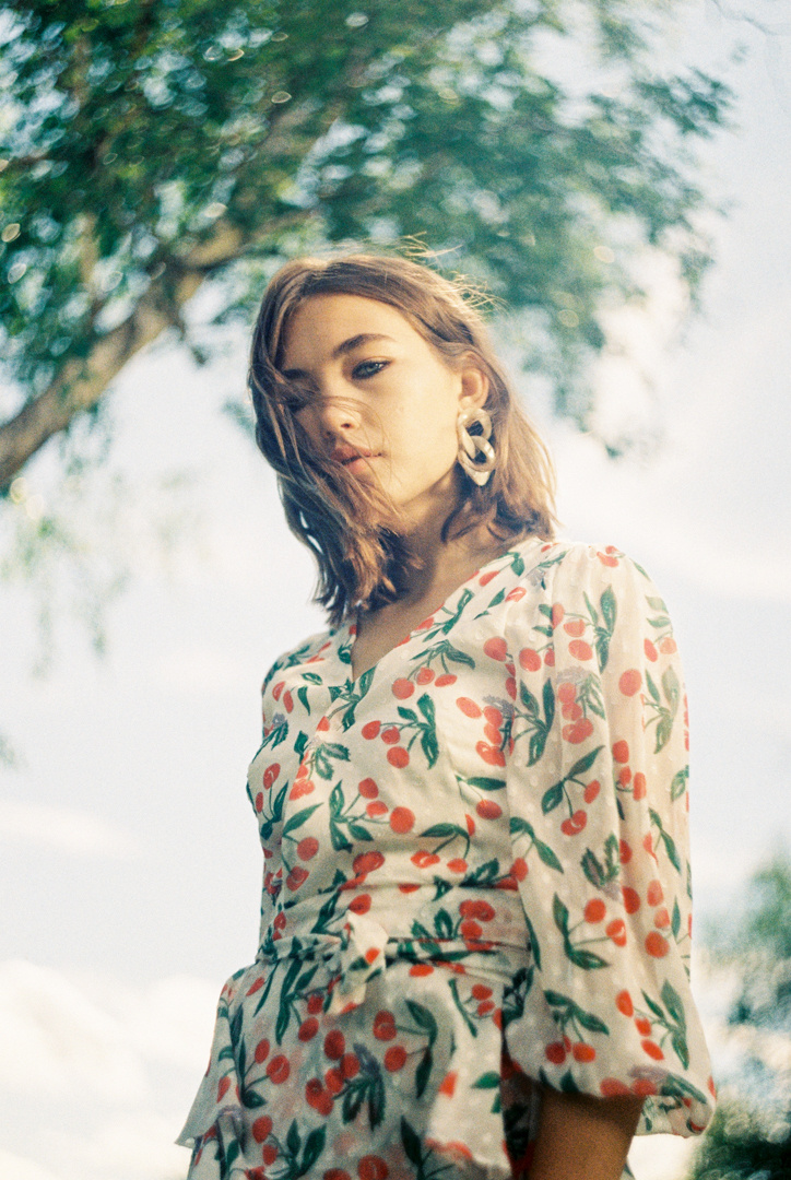 Настя, пленка. Nastya, film. Фотограф Айдын Седип в Кызыле