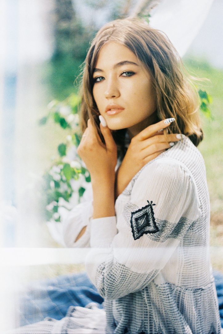 Настя, пленка. Nastya, film. Фотограф Айдын Седип в Кызыле