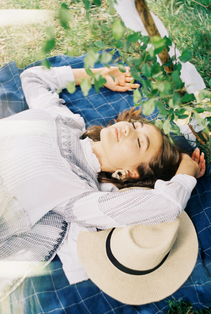 Настя, пленка. Nastya, film. Фотограф Айдын Седип в Кызыле