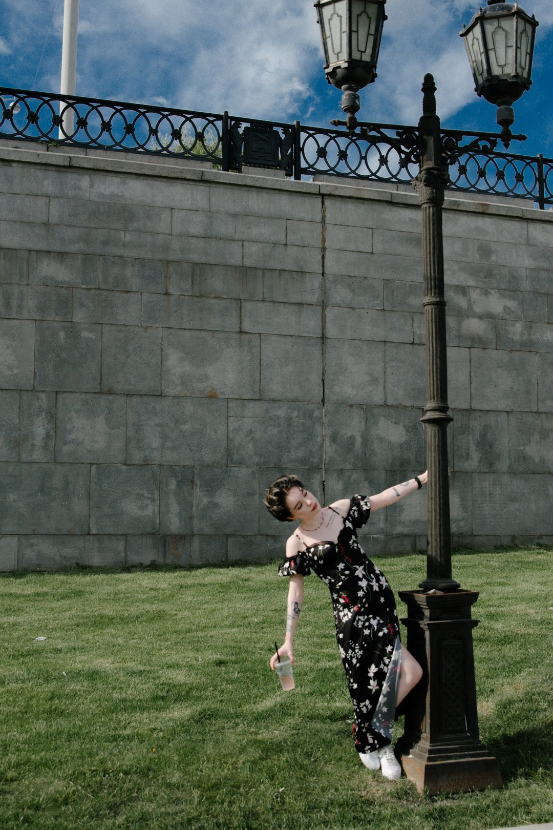 Портрет Насти и цветущей вишни. Фотограф Настя Булочка Екатеринубрг