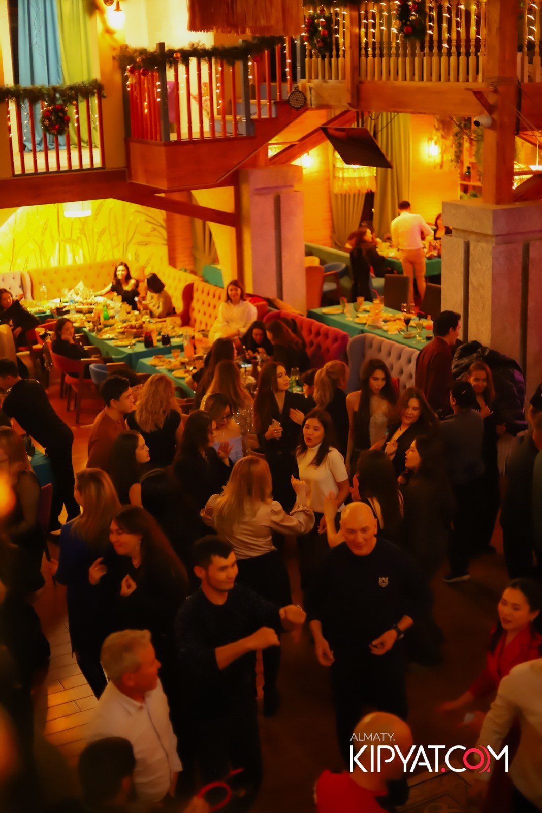 ГРУЗИНСКИЙ ДВОР НА КАБАНБАЙ БАТЫРА. КИПЯТКОМ АЛМАТЫ!