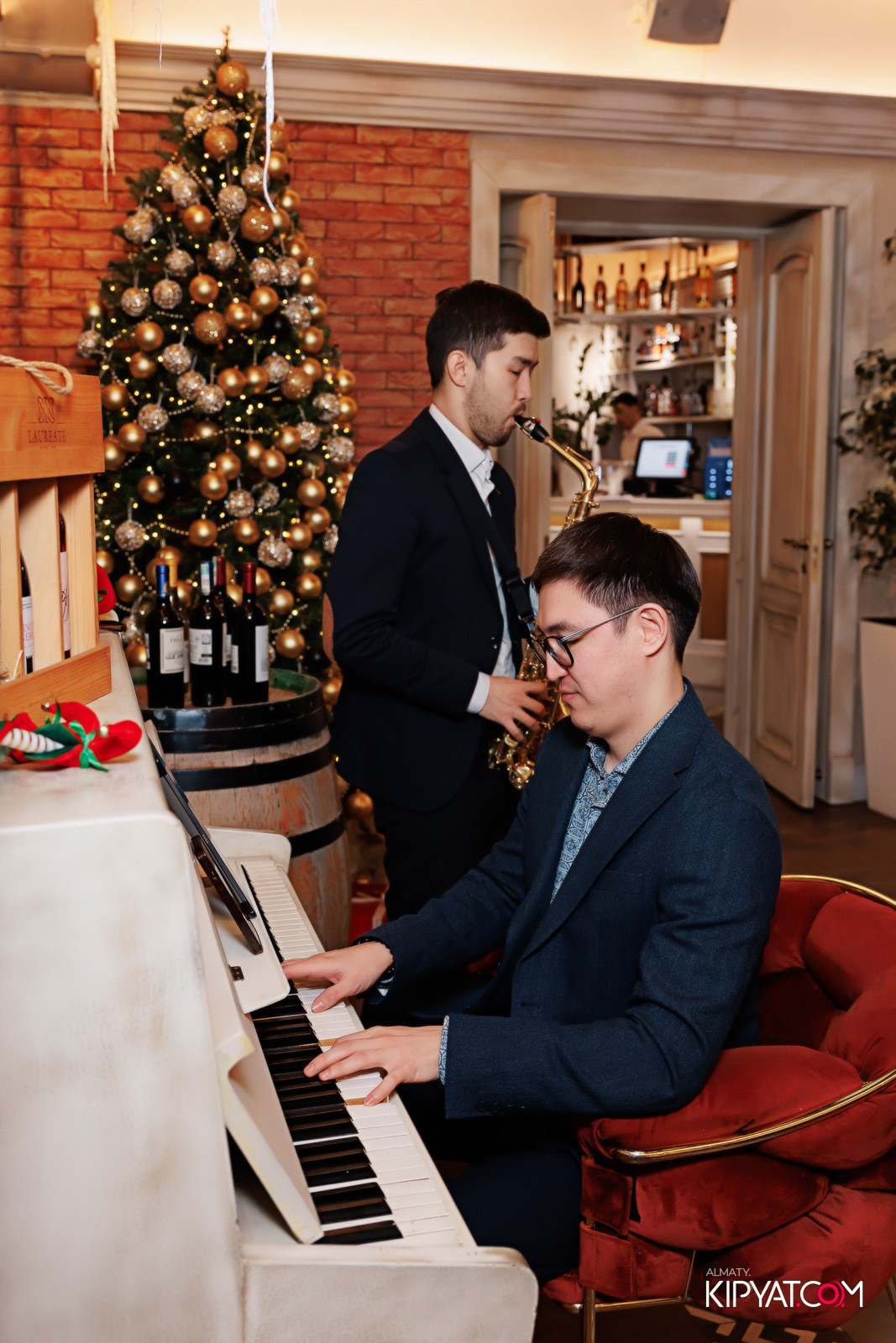 LAUREATE GRAND CAFÉ. КИПЯТКОМ АЛМАТЫ!