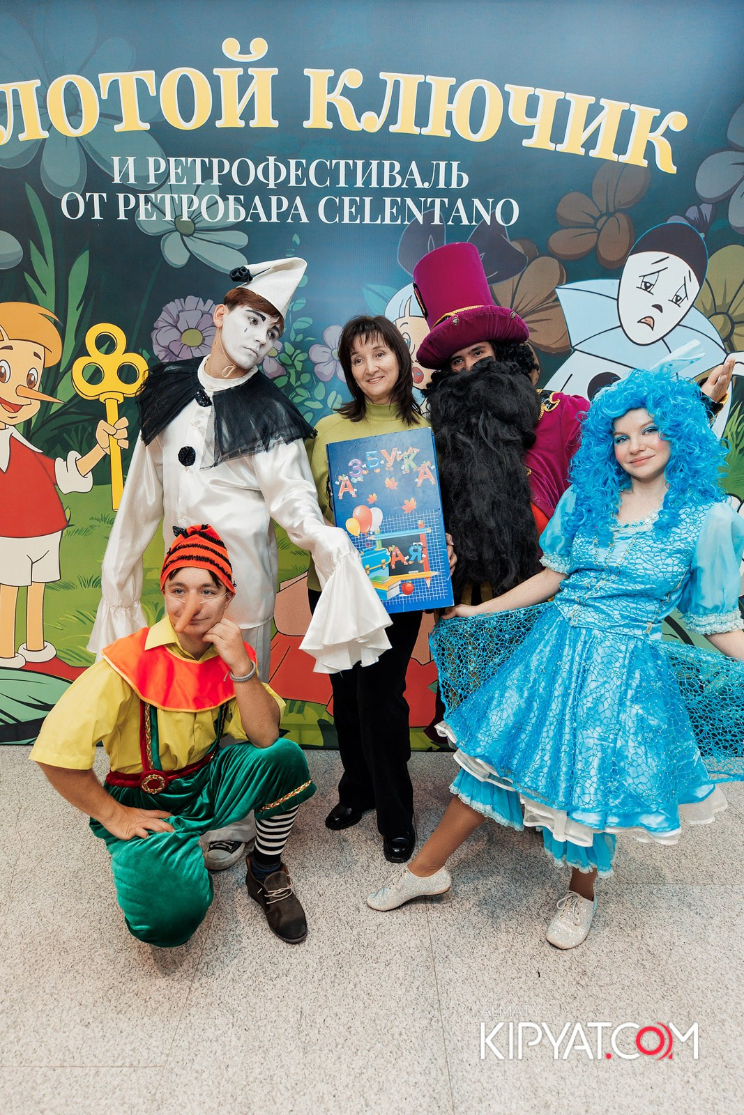 ЗОЛОТОЙ КЛЮЧИК И РЕТРОФЕСТИВАЛЬ ОТ РЕСТОБАРА CELENTANO. КИПЯТКОМ АЛМАТЫ!